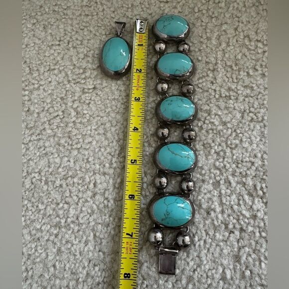 Turquoise and Silver Women's Bracelet - Picture 2 of 7
